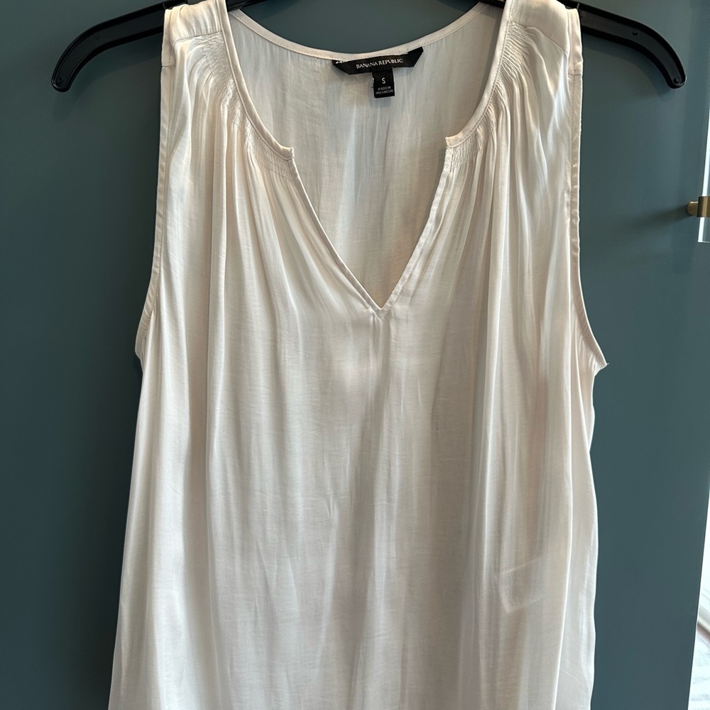 Banana Republic Cream Silk Sleeveless Blouse S
